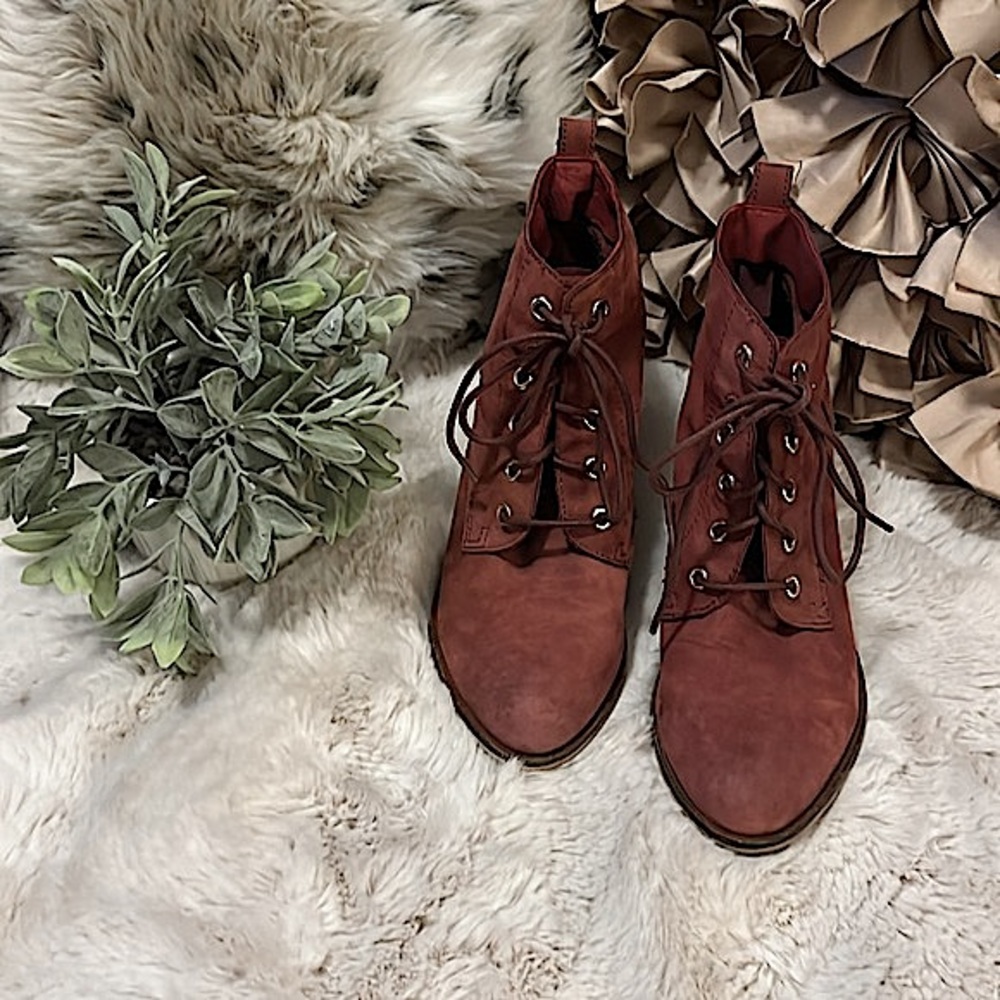 Steve Madden Pennylane Suede Lace Pointy Light Red Heeled Granny Ankle Boots 8 - Picture 3 of 15